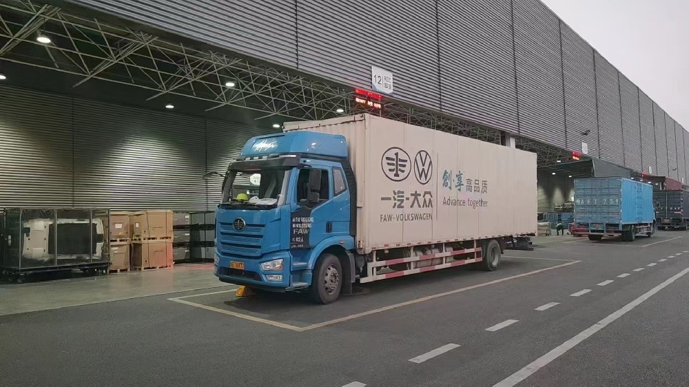深化汽車產(chǎn)業(yè)鏈服務-鑫和通物流成功簽約華眾汽車零部件整車運輸項目